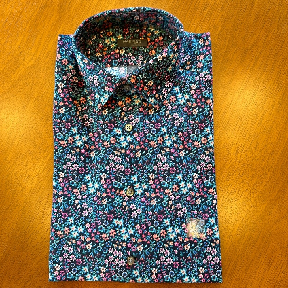 NWT Madison slim fit men’s dress shirt; size 14-14 ½ 32/33. Beautiful flowers